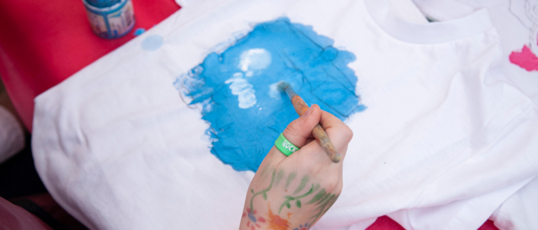 Memorias en Tela / Memories on Fabric: T-Shirt Painting Activity